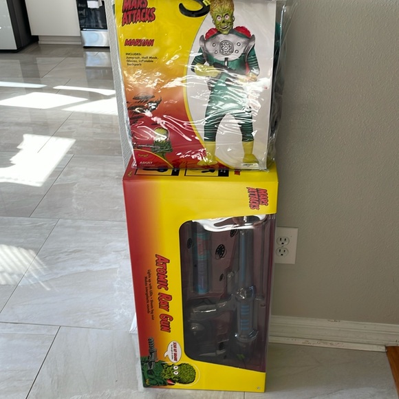 Spirit Other - Custom Halloween M/Lsize MARS ATTACKS